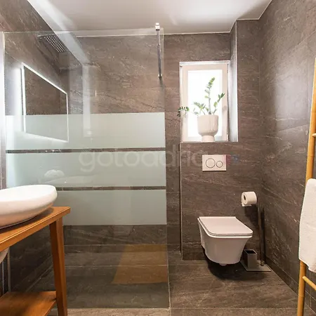 Lapis - Luxury - Shared Pool - Smaragd Makarska